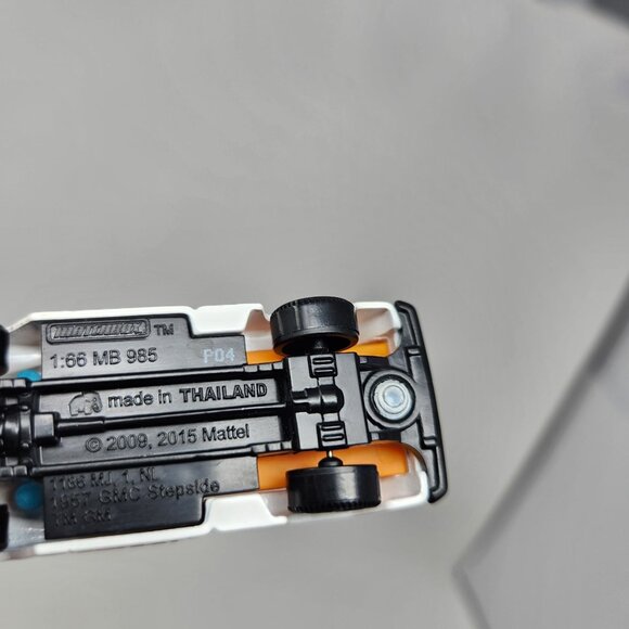 Matchbox 1957 GMC Stepside Ranec Equipment White Truck Die-Cast 1:66 Scale Model - Picture 2 of 6